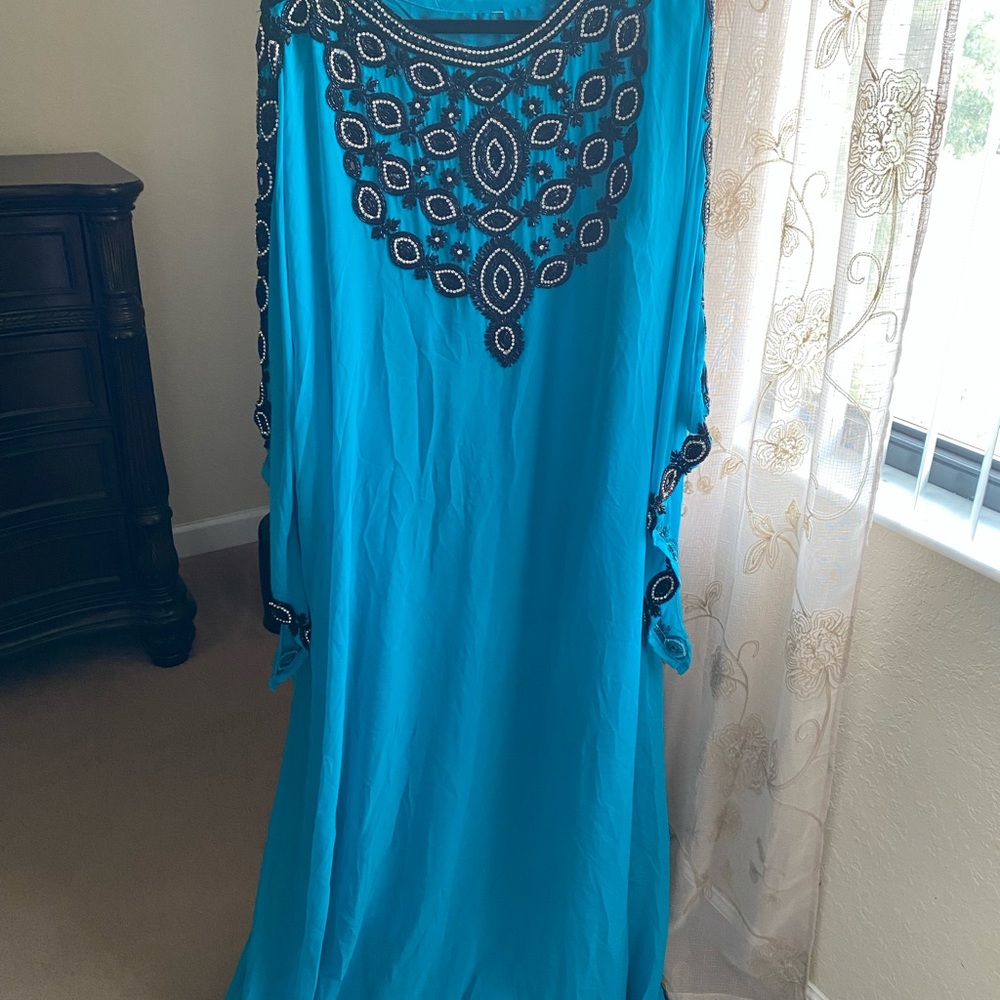 Beautiful Kaftan!! Very elegant, never be worn!